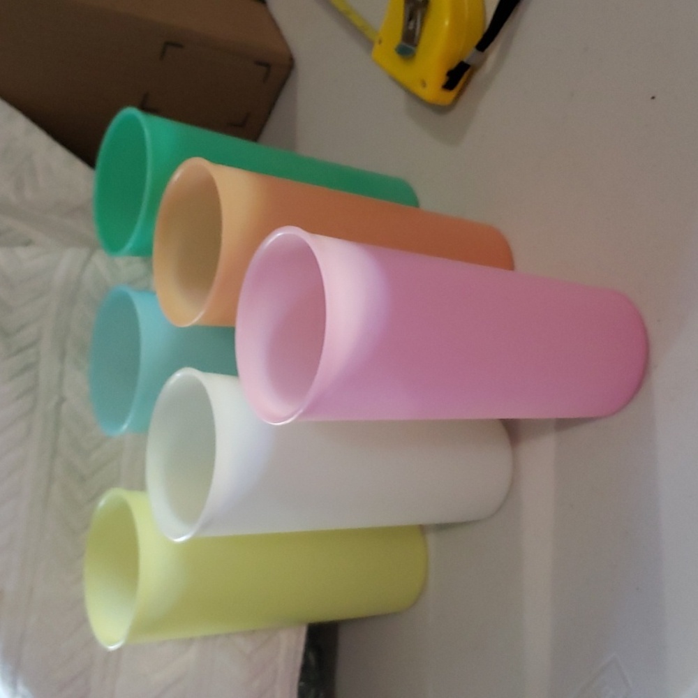 Colorful Plastic TUPPERWARE TALL CUPS SET - Picture 4 of 7